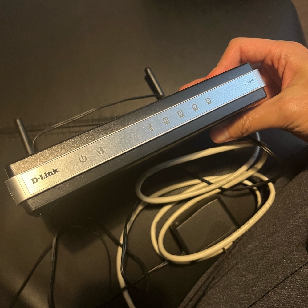 D-Link N300 DIR-615 Router - Picture 3 of 8